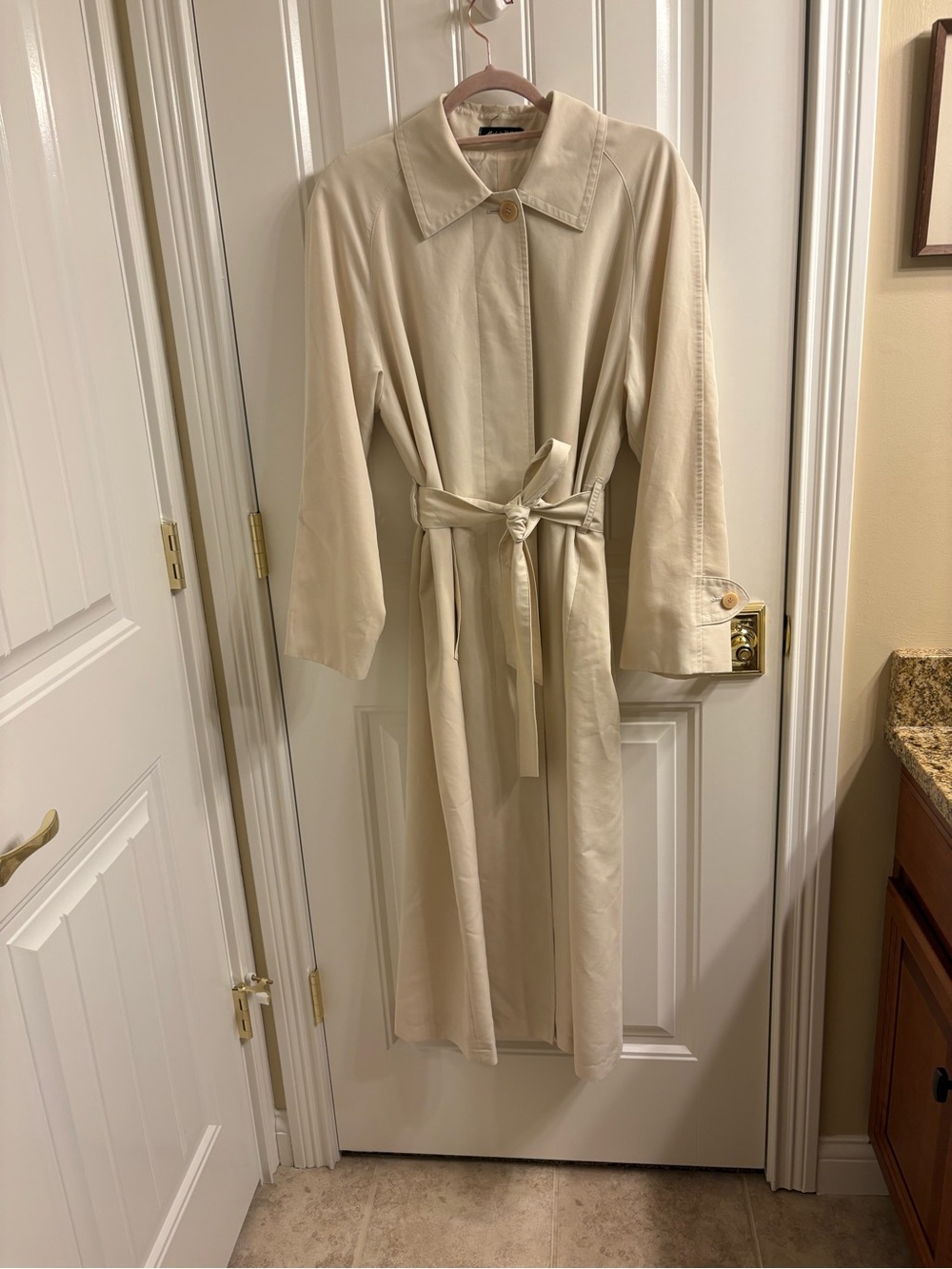 Sanyo Vintage Long Cream Trench Coat Size 8 Runs Large L ?